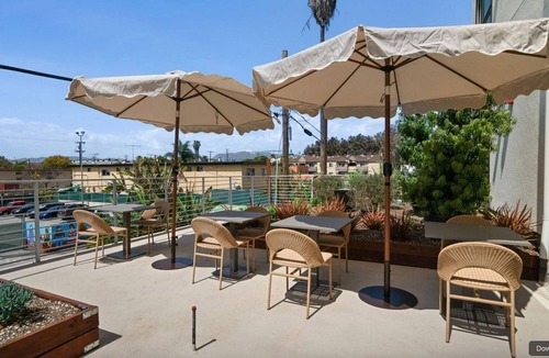 East Hollywood Apartment | Blueground | East Hollywood, rooftop, nr Hollywood Bowl