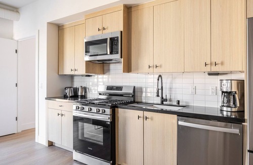 East Hollywood Apartment | Blueground | East Hollywood, rooftop, nr Griffith Park