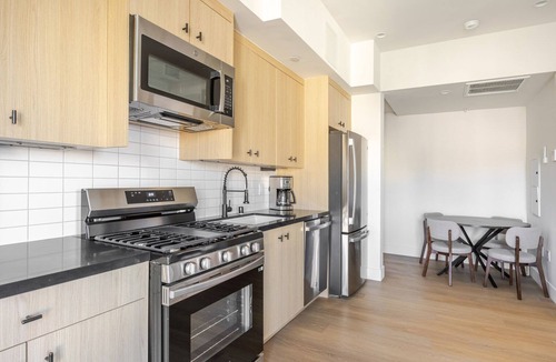 East Hollywood Apartment | Blueground | East Hollywood, rooftop, nr Griffith Park