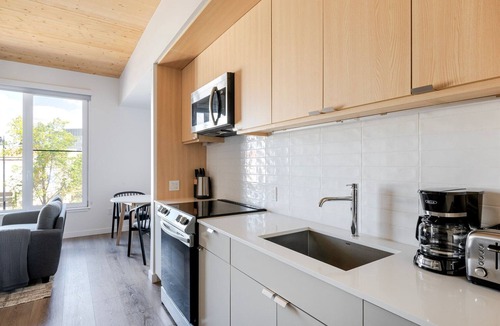 East Somerville Apartment | Blueground | East Somerville, rooftop, nr Prospect Park