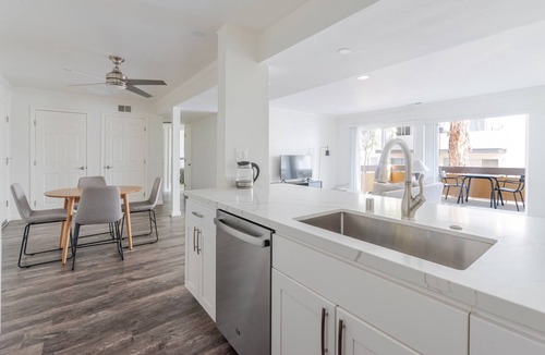 Edgewood Park Apartment | Blueground | Edgewood Park, pool, nr Courthouse