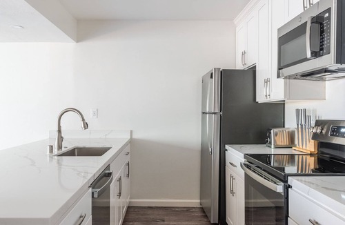 Edgewood Park Apartment | Blueground | Edgewood Park, pool, nr Courthouse