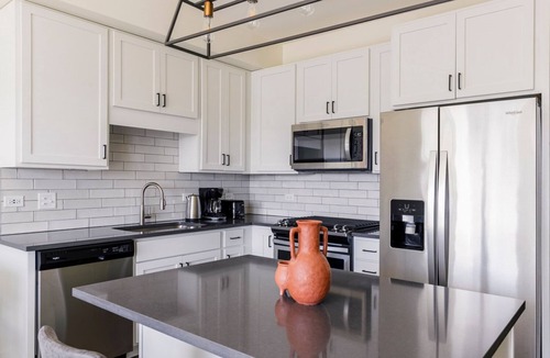 Elmhurst Apartment | Blueground | Elmhurst, pool, nr Elmhurst Art Museum