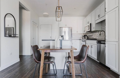 Elmhurst Apartment | Blueground | Elmhurst, pool & gym, nr parks