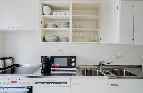 Alt-Wiedikon Apartment | Blueground | Enge, balcony & w/d, nr market