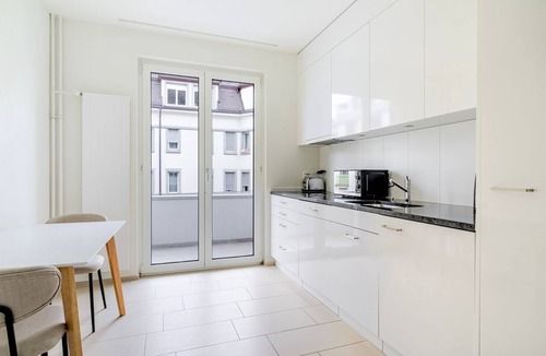 Enge Apartment | Blueground | Enge, balcony, nr Lake Zürich