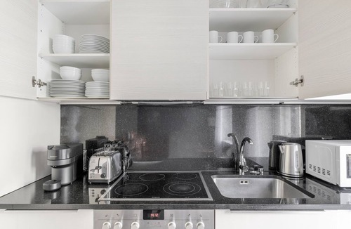 District 2 Apartment | Blueground | Enge, elevator & w/d, nr museums