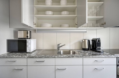 Enge Apartment | Blueground | Enge, w/d, near central market