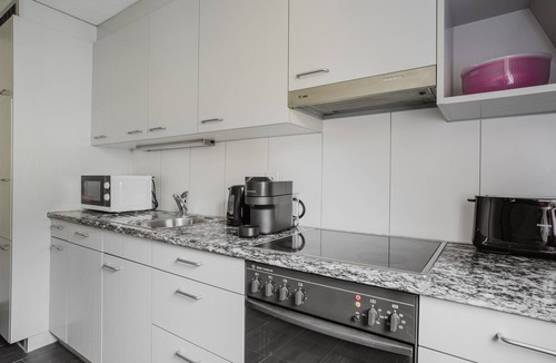 Enge Apartment | Blueground | Enge, w/d, nr market & Old Town