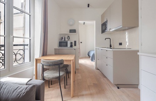Epinettes Apartment | Blueground | Épinettes, wifi, nr Parc Monceau
