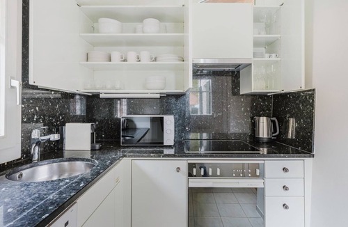 Oberstrass Apartment | Blueground | Fluntern, private w/d, walk to market