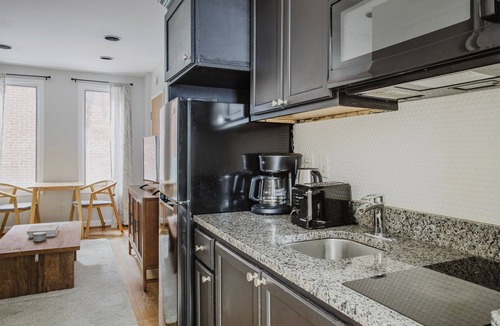Georgetown Apartment | Blueground | Georgetown, AC & w/d, walk to shops