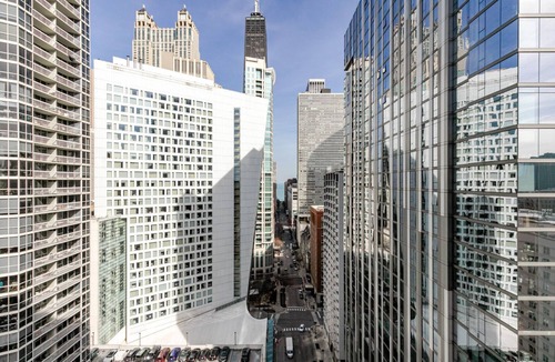 Rush and Division Apartment | Blueground | Gold Coast, AC, nr Hancock Center