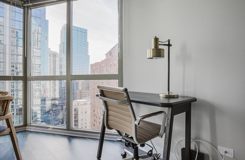 Rush and Division Apartment | Blueground | Gold Coast, rooftop & gym, nr Hancock