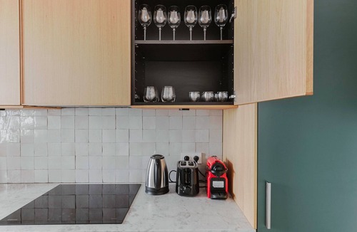 Quartier de la Porte-Saint-Denis Apartment | Blueground | Grands Blvds, washer, nr shops