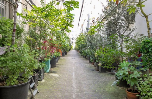 Quartier de la Porte-Saint-Denis Apartment | Blueground | Grands Blvds, washer, nr shops