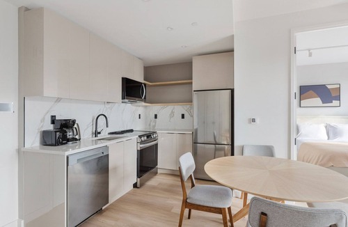 Greenpoint Apartment | Blueground | Greenpoint, rooftop, nr Transmitter Park