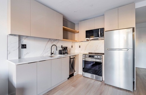 Greenpoint Apartment | Blueground | Greenpoint, rooftop, nr Transmitter Park