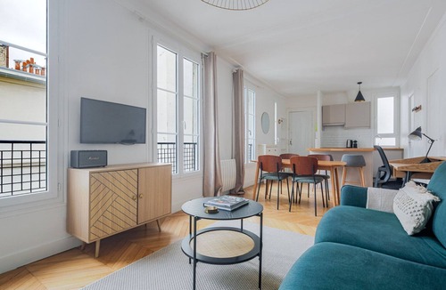 Faubourg Saint-Germain Apartment | Blueground | Gros-Caillou, view, nr Eiffel Tower