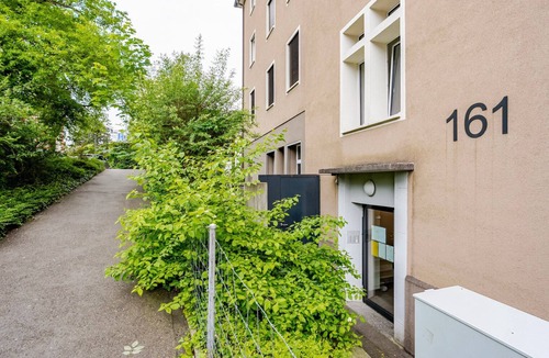 Hoengg Apartment | Blueground | Höngg, washer, nr Limmat