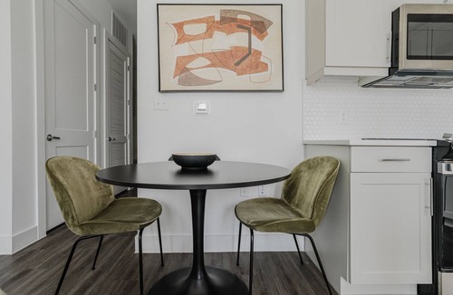 Highland Apartment | Blueground | Highland 1bd apartment