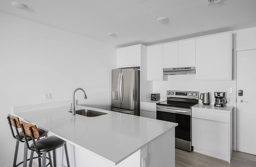 Little Ranches Apartment | Blueground | Hollywood, pool & w/d, nr beach