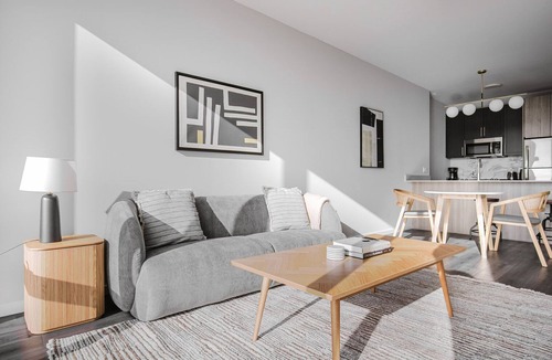 East Hyde Park Apartment | Blueground | Hyde Park, AC, w/d, nr museum