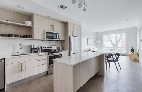 Forest Hills - Woodbourne Apartment | Blueground | Jamaica Plain, AC, gym, nr pond