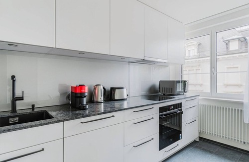 Meilen District Apartment | Blueground | Küsnacht, w/d, furniture & decor