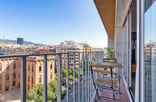 La Maternitat i Sant Ramon House | Blueground | La Maternitat i Sant Ramon, view, nr Montjuïc