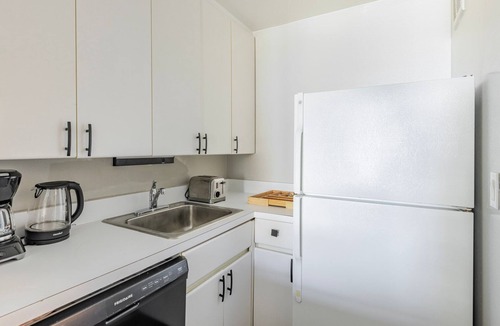 Lake View East Apartment | Blueground | Lake View East, rooftop, nr Lakefront