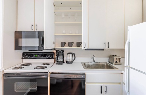 Lake View East Apartment | Blueground | Lake View East, rooftop, nr Lakefront
