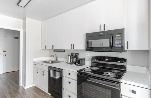 Lake View East Apartment | Blueground | Lake View East, rooftop, nr Lake Shore