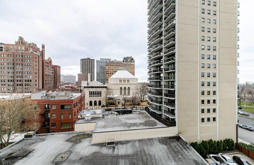 Lake View East Apartment | Blueground | Lake View East, rooftop, nr Lakefront