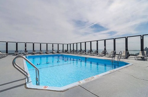 Lake View East Apartment | Blueground | Lake View East, rooftop, nr Lakefront
