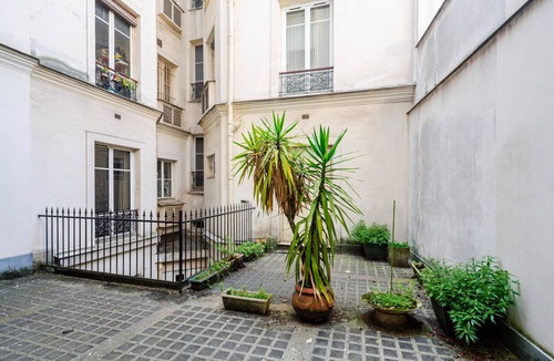 Saint-Gervais Apartment | Blueground | Le Marais, elev & w/d, nr Vosges