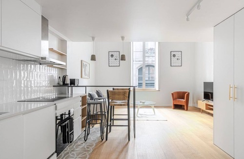 3rd Arrondissement House | Blueground | Le Marais, elev & w/d, nr Pompidou