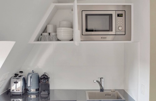 Arsenal Apartment | Blueground | Le Marais, nr Bastille