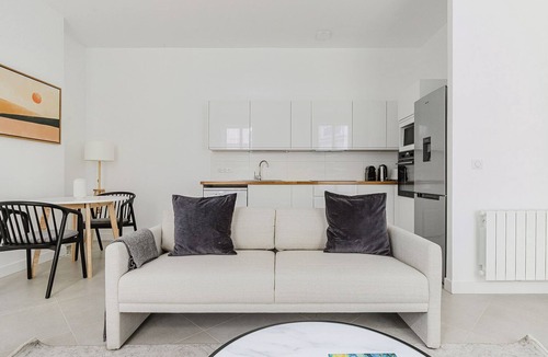 Arts-et-Metiers Apartment | Blueground | Le Marais-Republique, near dining