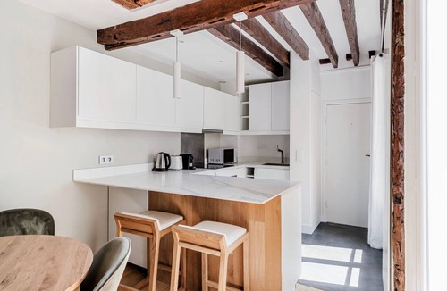 Paris City Center Apartment | Blueground | Les Halles, walk to Eiffel Tower