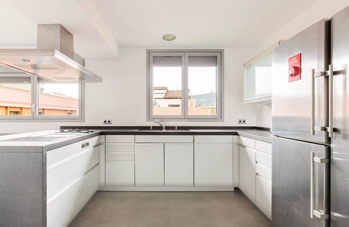 Les Tres Torres House | Blueground | Les Tres Torres, city view, nr Parc Güell