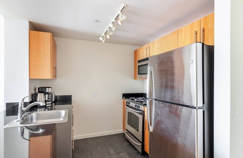 Hunters Point Apartment | Blueground | LIC, pool & gym, nr parks