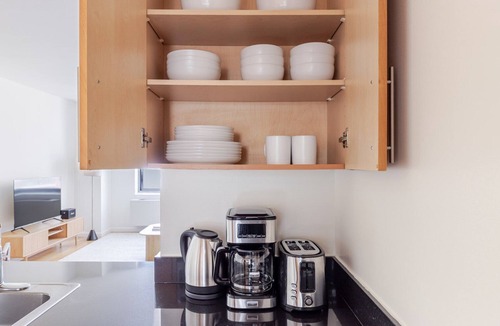 Hunters Point Apartment | Blueground | LIC, pool & gym, nr parks