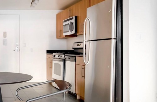 Hunters Point Apartment | Blueground | LIC, pool & w/d, nr Gantry Park