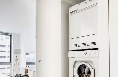 Hunters Point Apartment | Blueground | LIC, pool & w/d, nr Gantry Park