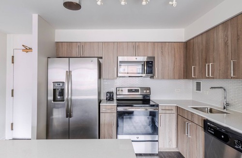 Near West Side Apartment | Blueground | Little Italy, pool, nr UIC