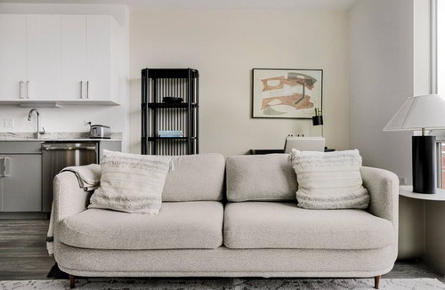 Logan Square Apartment | Blueground | Logan Square, rooftop, nr Humboldt Park