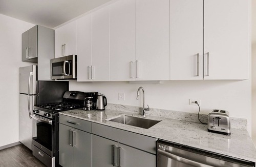Logan Square Apartment | Blueground | Logan Square, rooftop, nr Humboldt Park