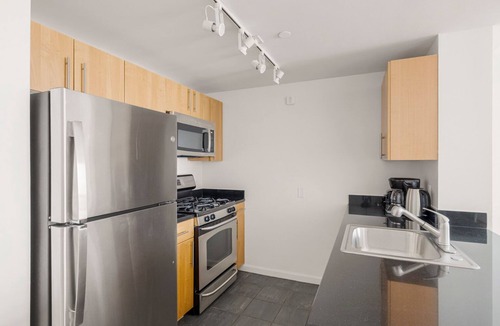 Hunters Point Apartment | Blueground | Long Island City, pool, nr Gantry Plaza