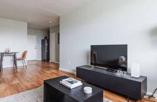 Mission Hill Apartment | Blueground | Longwood 2bd apartment